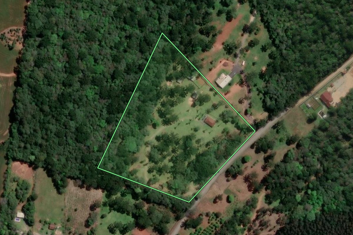 Imagem de satélite do imóvel rural em Imbituva (PR), com o contorno declarado no CAR desenhado por cima.