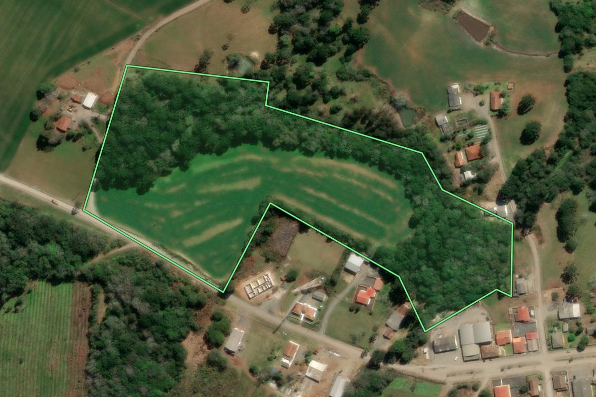 Imagem de satélite do imóvel rural em Imbituva (PR), com o contorno declarado no CAR desenhado por cima.