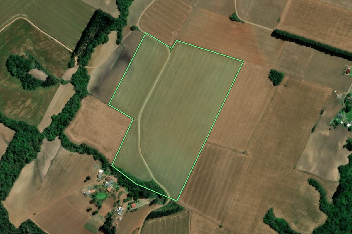 Imagem de satélite do imóvel rural em Imbituva (PR), com o contorno declarado no CAR desenhado por cima.