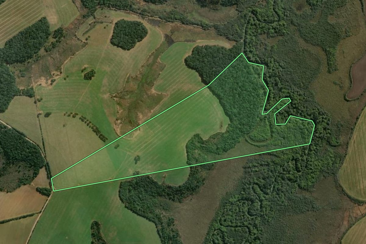 Imagem de satélite do imóvel rural em Imbituva (PR), com o contorno declarado no CAR desenhado por cima.