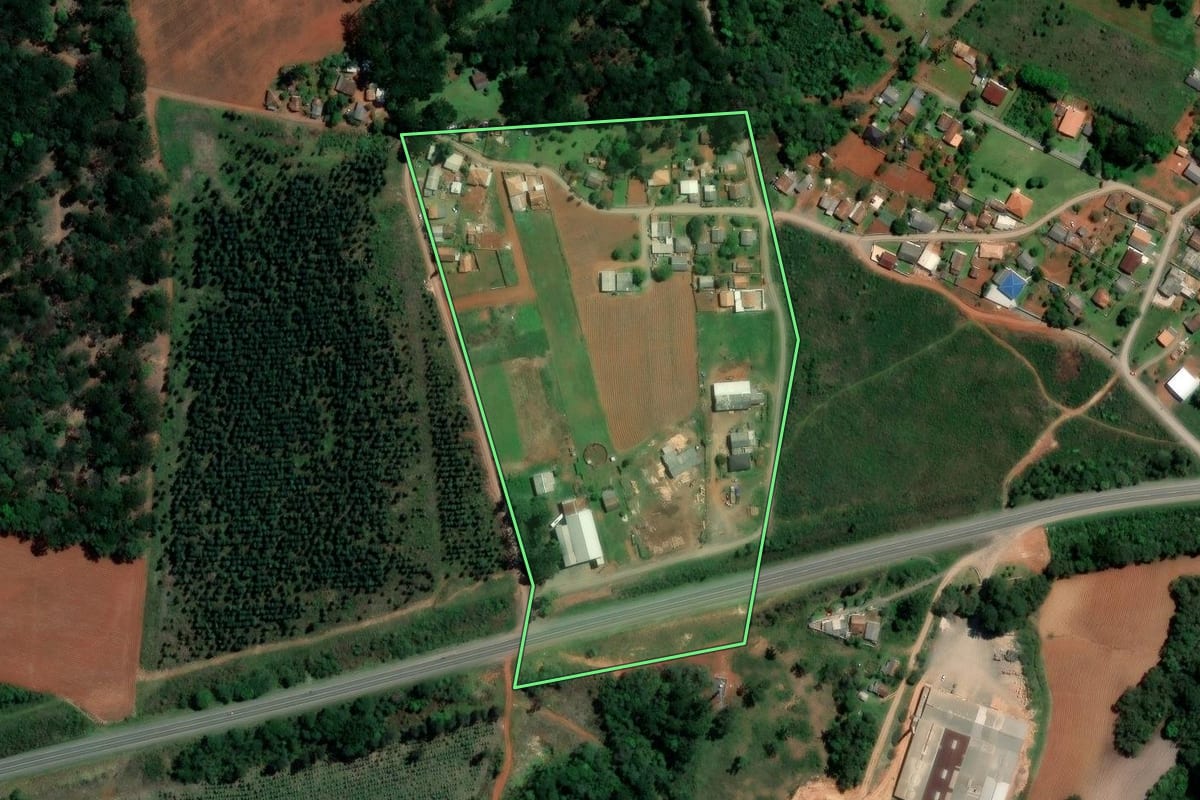 Imagem de satélite do imóvel rural em Imbituva (PR), com o contorno declarado no CAR desenhado por cima.