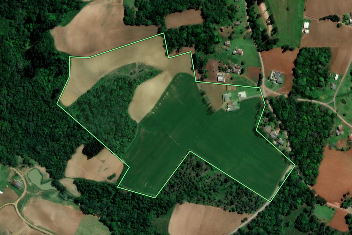 Imagem de satélite do imóvel rural em Imbituva (PR), com o contorno declarado no CAR desenhado por cima.