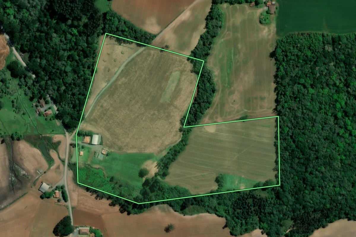 Imagem de satélite do imóvel rural em Imbituva (PR), com o contorno declarado no CAR desenhado por cima.