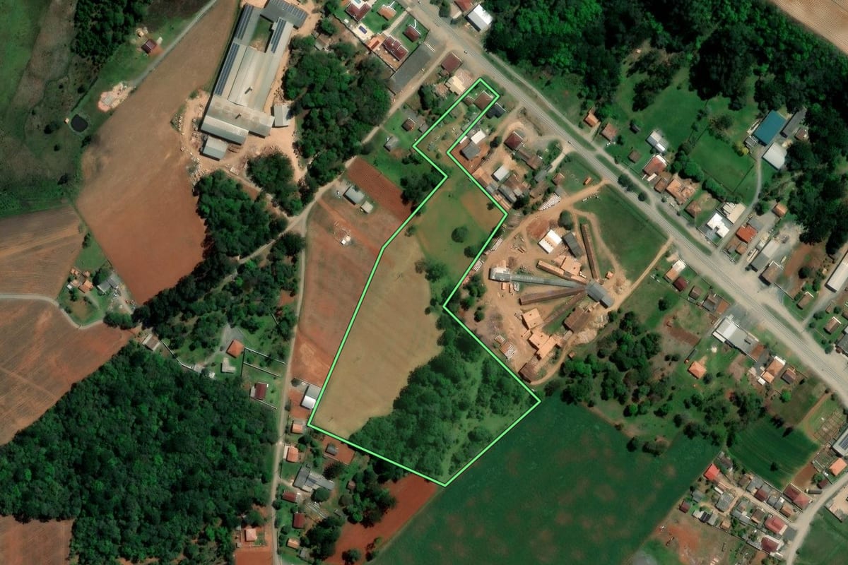 Imagem de satélite do imóvel rural em Imbituva (PR), com o contorno declarado no CAR desenhado por cima.