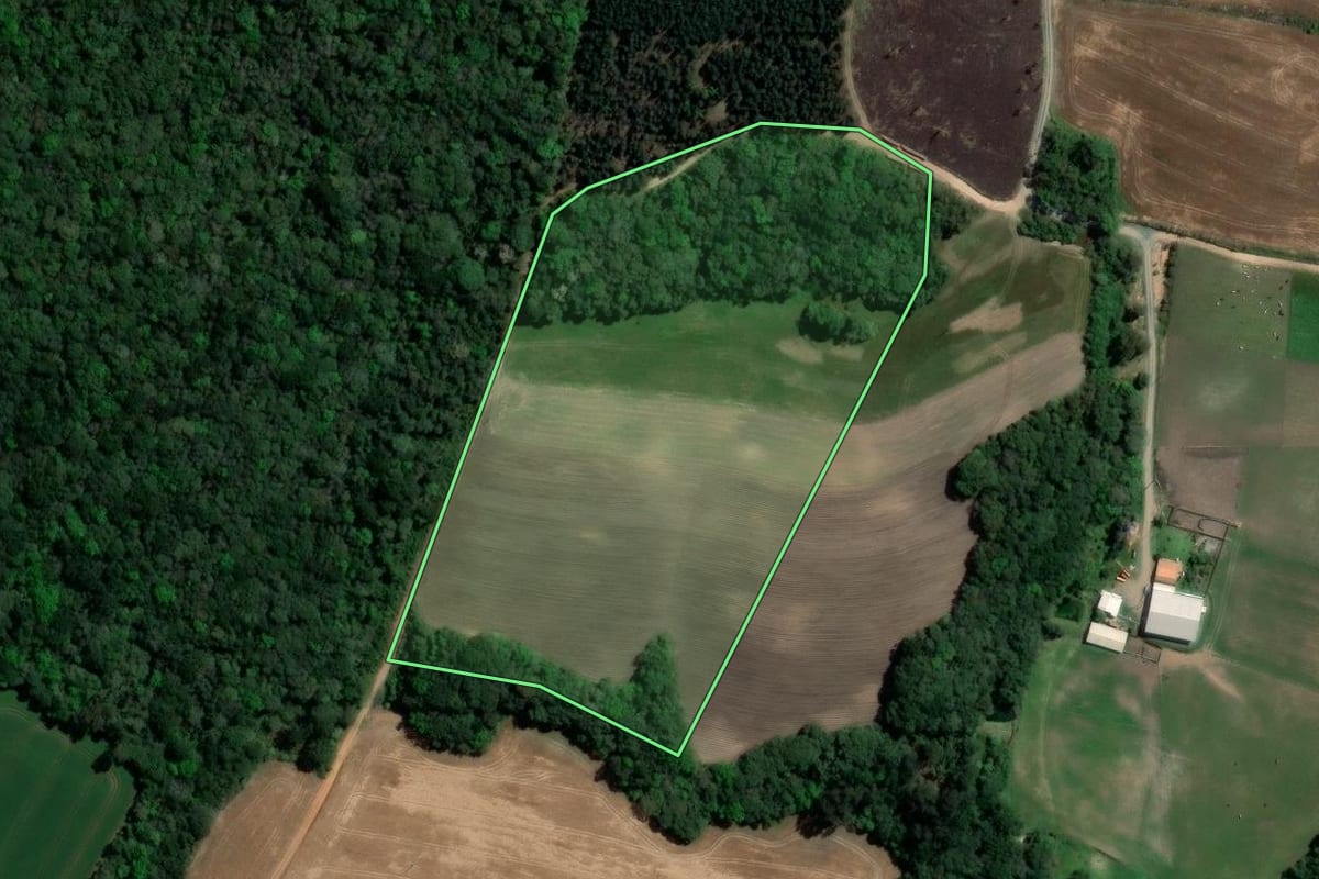 Imagem de satélite do imóvel rural em Imbituva (PR), com o contorno declarado no CAR desenhado por cima.