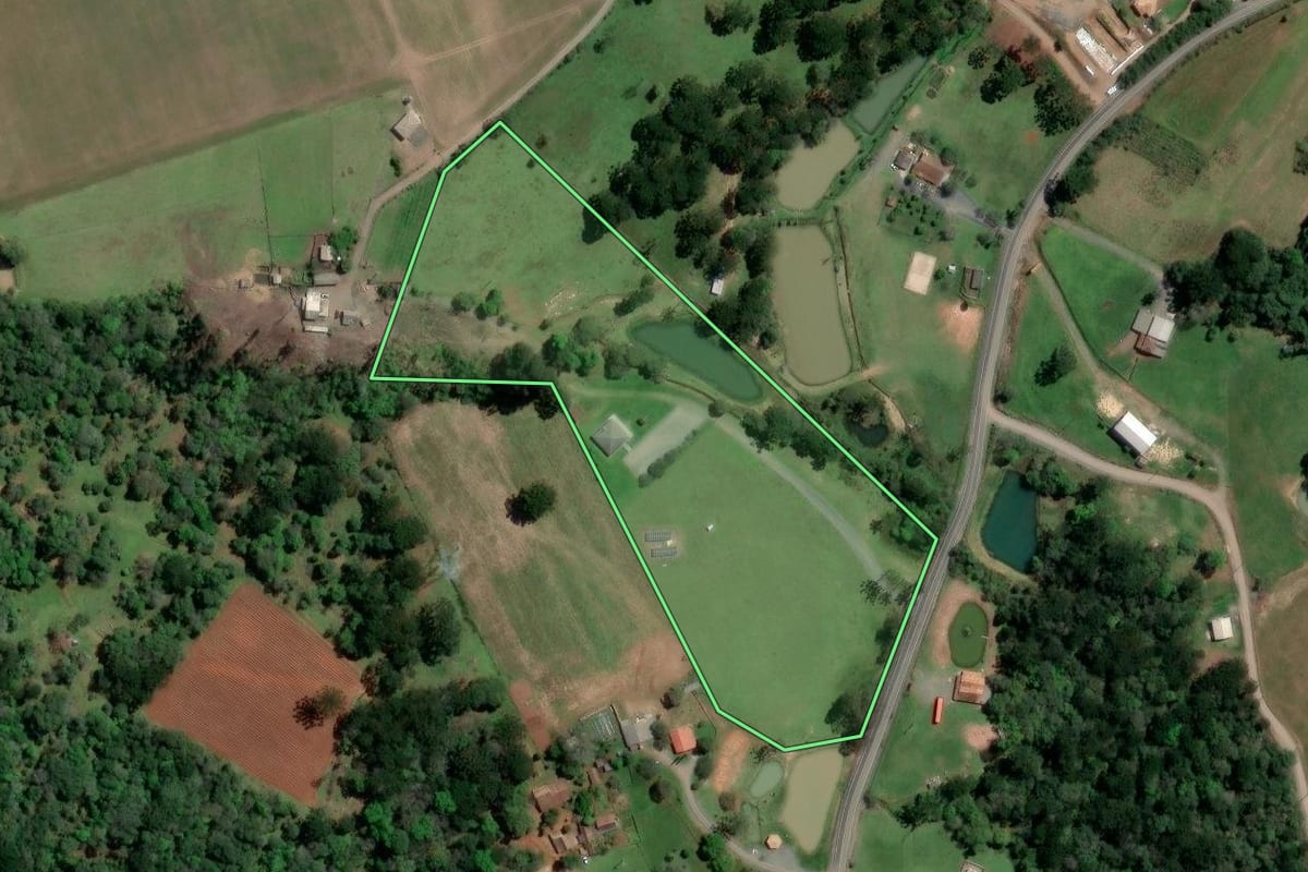 Imagem de satélite do imóvel rural em Imbituva (PR), com o contorno declarado no CAR desenhado por cima.