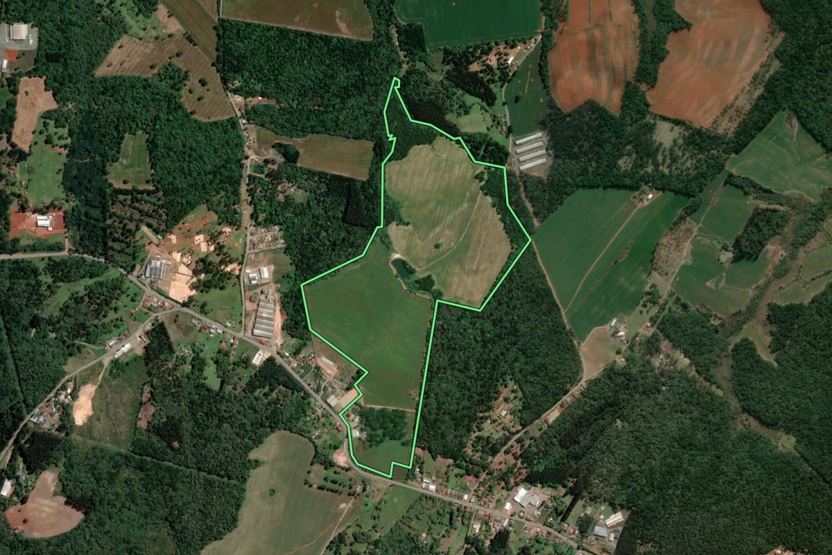 Imagem de satélite do imóvel rural em Imbituva (PR), com o contorno declarado no CAR desenhado por cima.