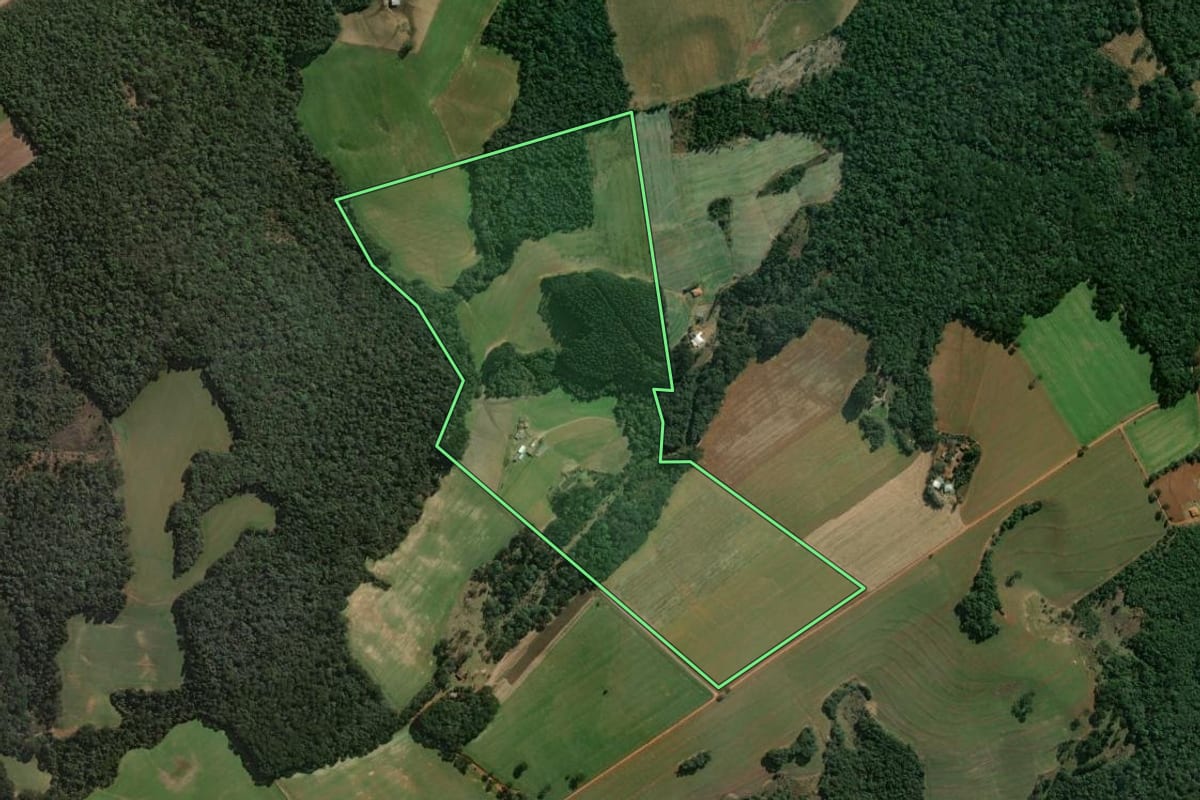 Imagem de satélite do imóvel rural em Imbituva (PR), com o contorno declarado no CAR desenhado por cima.