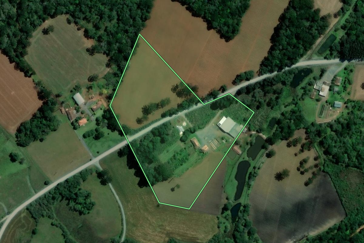 Imagem de satélite do imóvel rural em Imbituva (PR), com o contorno declarado no CAR desenhado por cima.