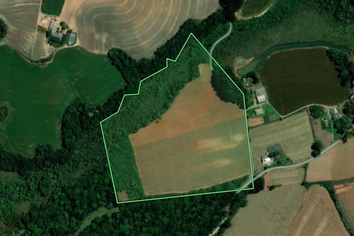Imagem de satélite do imóvel rural em Imbituva (PR), com o contorno declarado no CAR desenhado por cima.