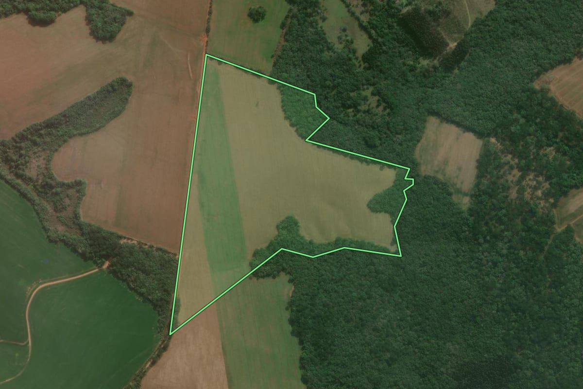 Imagem de satélite do imóvel rural em Imbituva (PR), com o contorno declarado no CAR desenhado por cima.