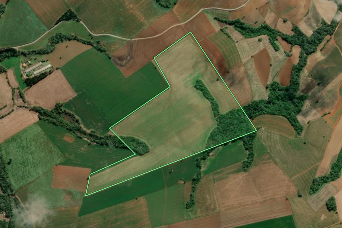 Imagem de satélite do imóvel rural em Imbituva (PR), com o contorno declarado no CAR desenhado por cima.