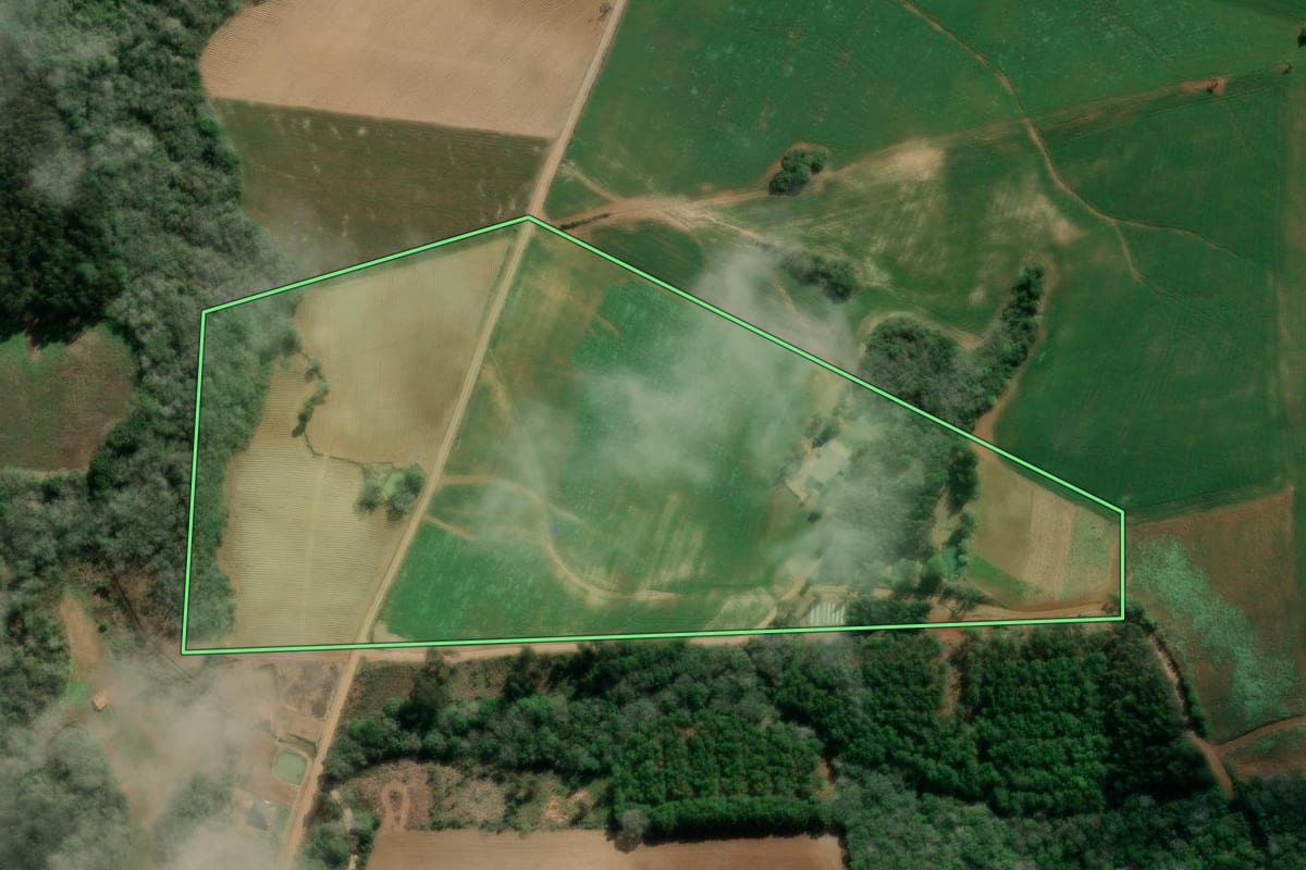 Imagem de satélite do imóvel rural em Imbituva (PR), com o contorno declarado no CAR desenhado por cima.