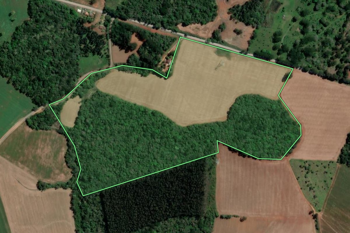 Imagem de satélite do imóvel rural em Imbituva (PR), com o contorno declarado no CAR desenhado por cima.