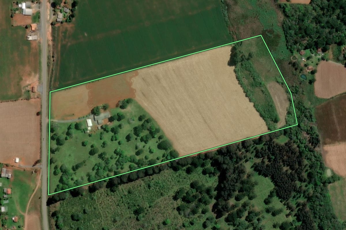 Imagem de satélite do imóvel rural em Imbituva (PR), com o contorno declarado no CAR desenhado por cima.