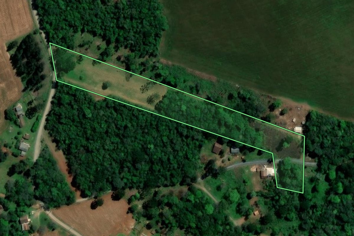Imagem de satélite do imóvel rural em Imbituva (PR), com o contorno declarado no CAR desenhado por cima.