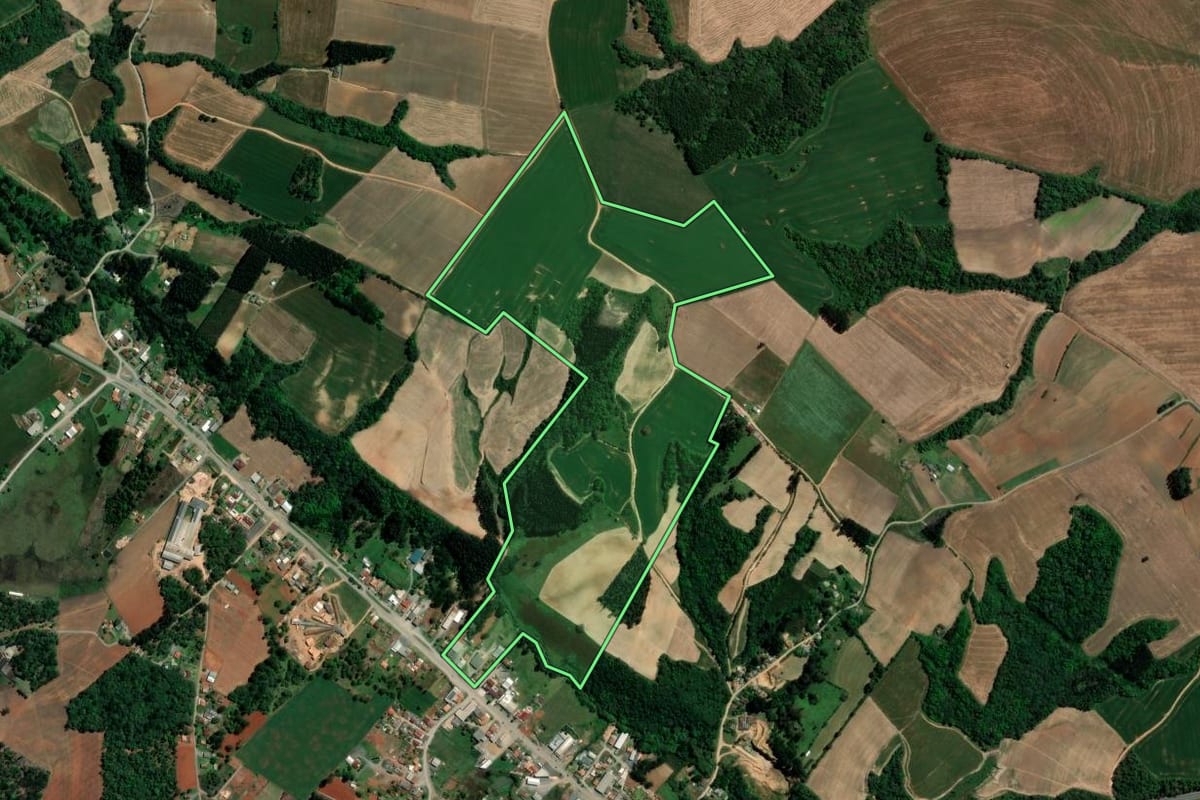 Imagem de satélite do imóvel rural em Imbituva (PR), com o contorno declarado no CAR desenhado por cima.