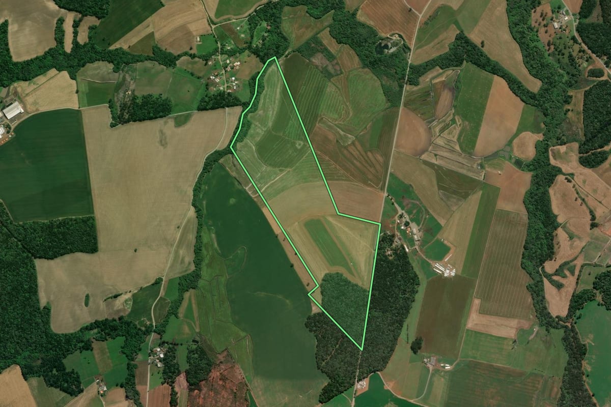 Imagem de satélite do imóvel rural em Imbituva (PR), com o contorno declarado no CAR desenhado por cima.