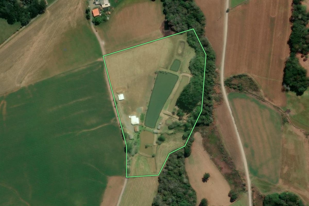 Imagem de satélite do imóvel rural em Imbituva (PR), com o contorno declarado no CAR desenhado por cima.