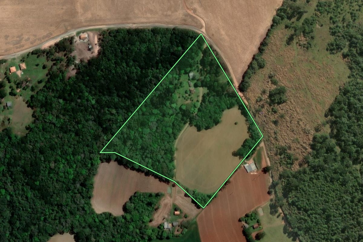 Imagem de satélite do imóvel rural em Imbituva (PR), com o contorno declarado no CAR desenhado por cima.