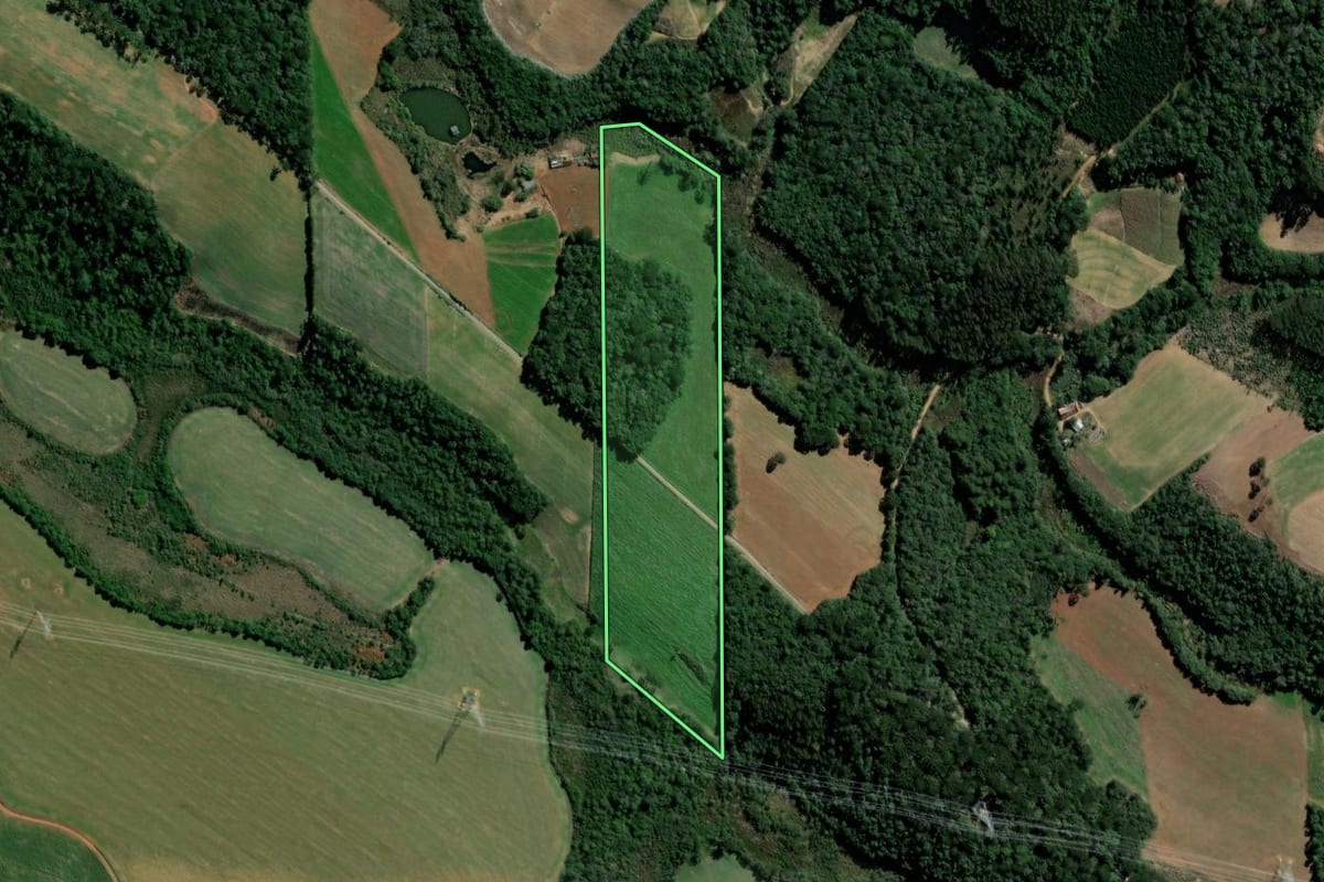 Imagem de satélite do imóvel rural em Imbituva (PR), com o contorno declarado no CAR desenhado por cima.
