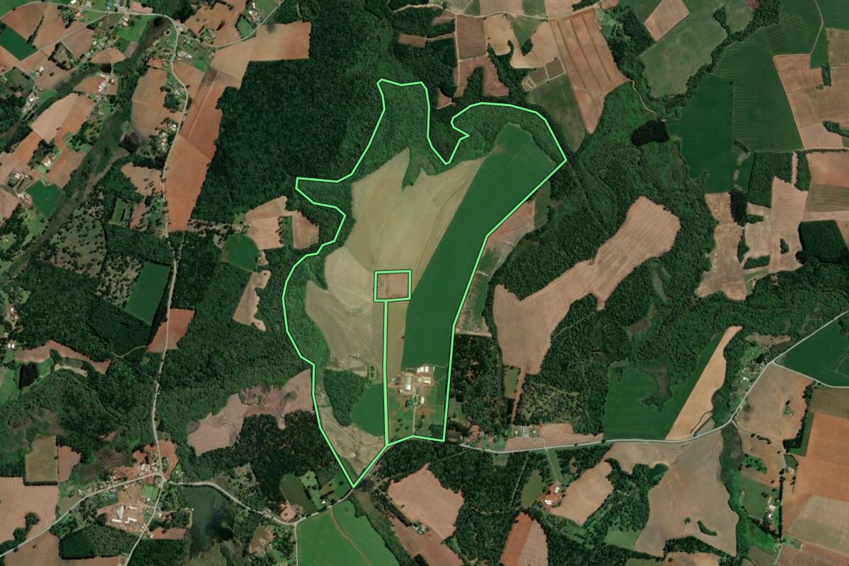 Imagem de satélite do imóvel rural em Imbituva (PR), com o contorno declarado no CAR desenhado por cima.