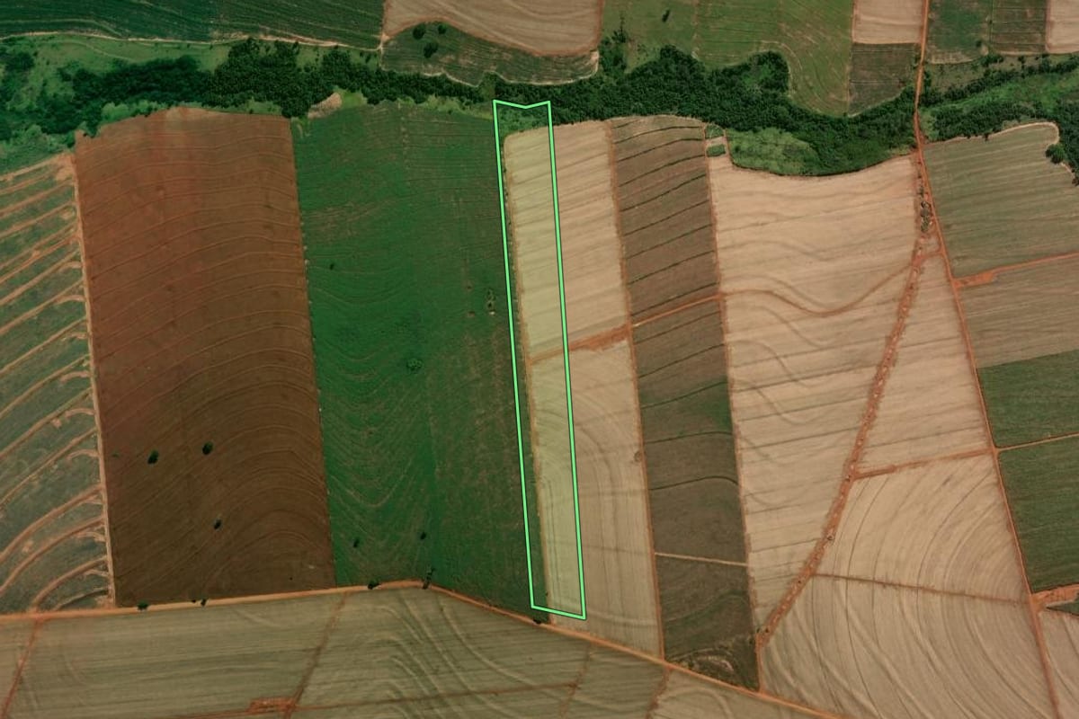 Imagem de satélite do imóvel rural em Inajá (PR), com o contorno declarado no CAR desenhado por cima.