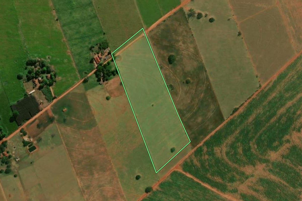 Imagem de satélite do imóvel rural em Inajá (PR), com o contorno declarado no CAR desenhado por cima.