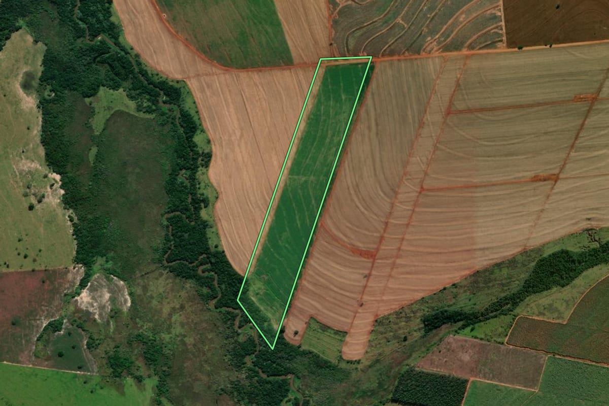 Imagem de satélite do imóvel rural em Inajá (PR), com o contorno declarado no CAR desenhado por cima.