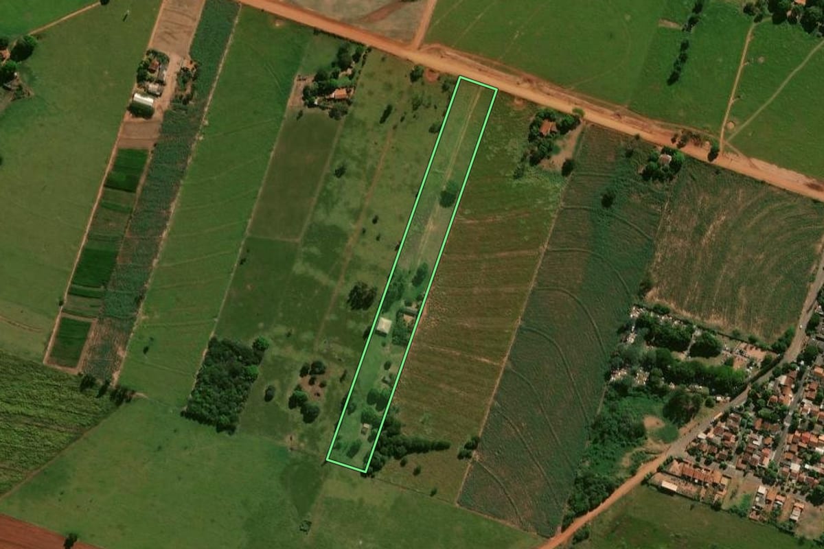 Imagem de satélite do imóvel rural em Inajá (PR), com o contorno declarado no CAR desenhado por cima.