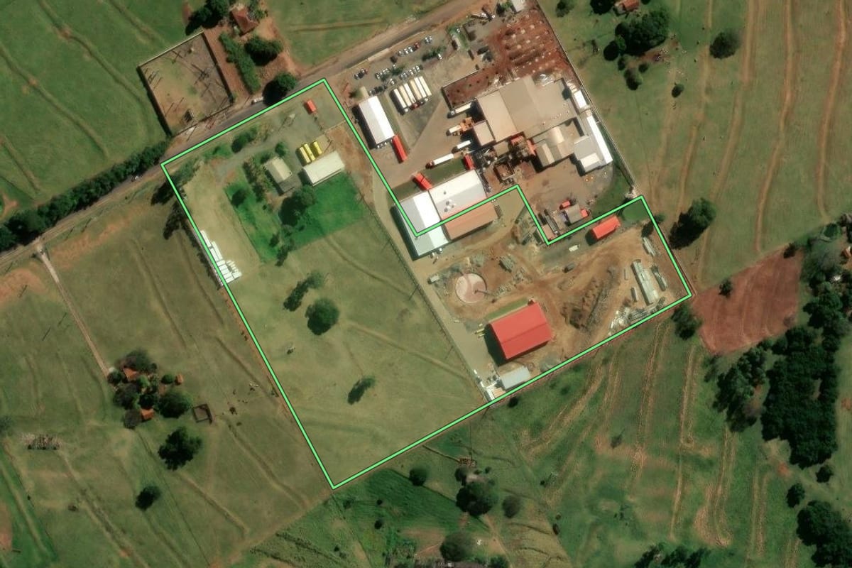Imagem de satélite do imóvel rural em Indianópolis (PR), com o contorno declarado no CAR desenhado por cima.
