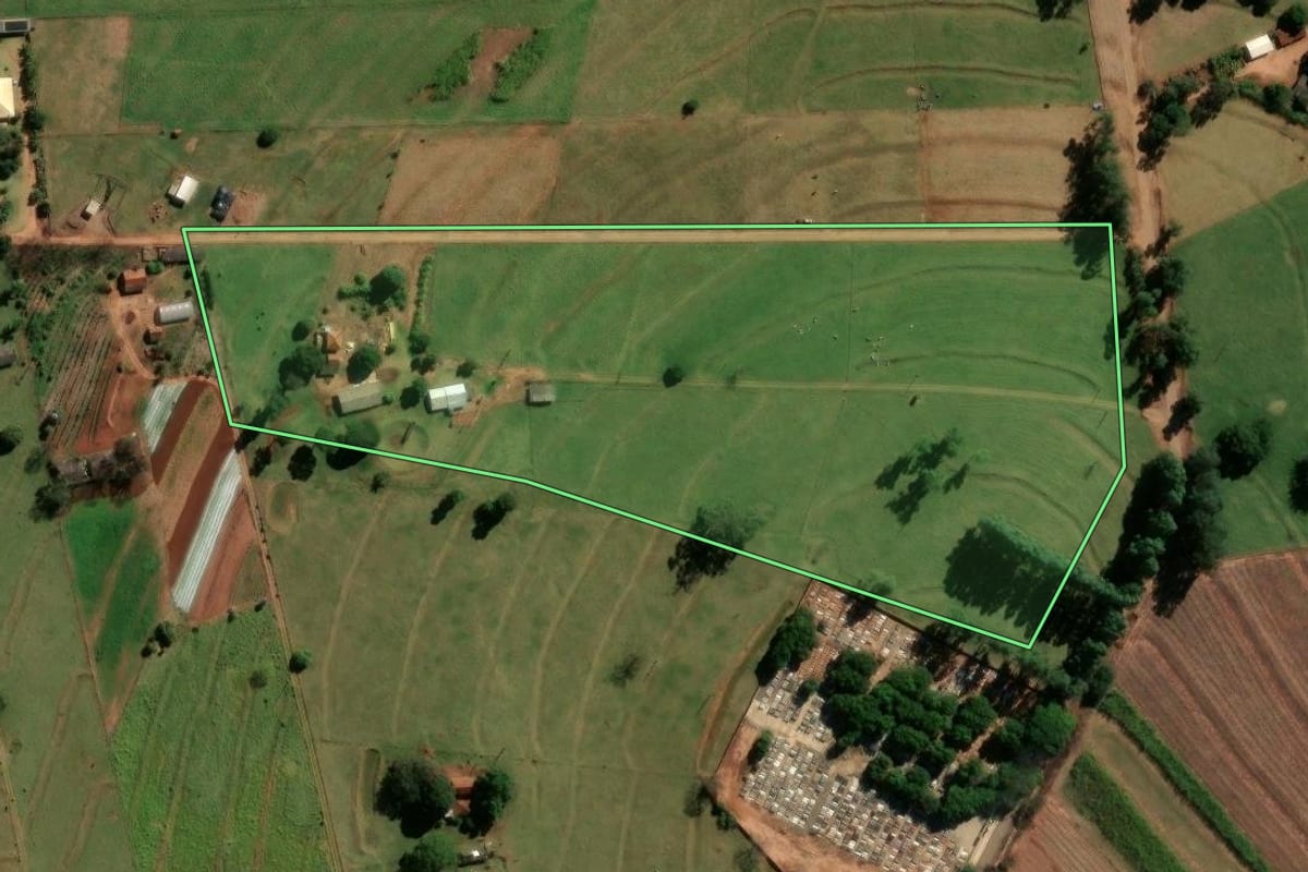 Imagem de satélite do imóvel rural em Indianópolis (PR), com o contorno declarado no CAR desenhado por cima.