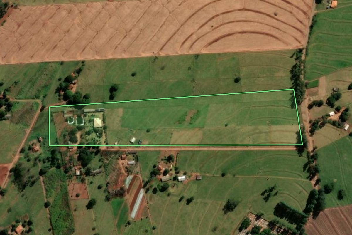 Imagem de satélite do imóvel rural em Indianópolis (PR), com o contorno declarado no CAR desenhado por cima.