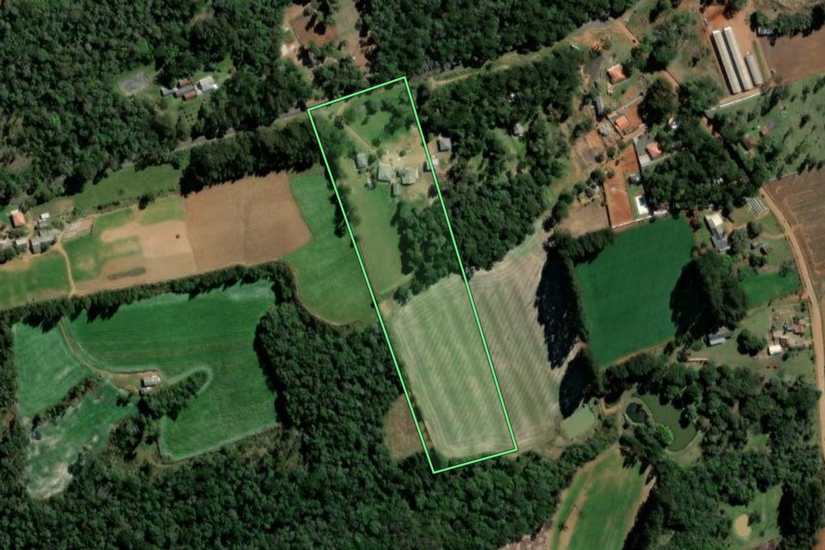 Imagem de satélite do imóvel rural em Ipiranga (PR), com o contorno declarado no CAR desenhado por cima.