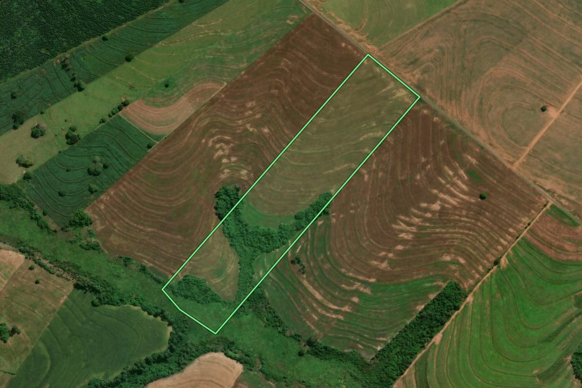Imagem de satélite do imóvel rural em Iporã (PR), com o contorno declarado no CAR desenhado por cima.