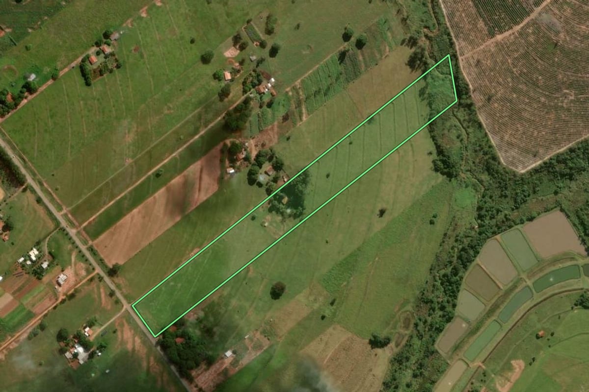 Imagem de satélite do imóvel rural em Iporã (PR), com o contorno declarado no CAR desenhado por cima.