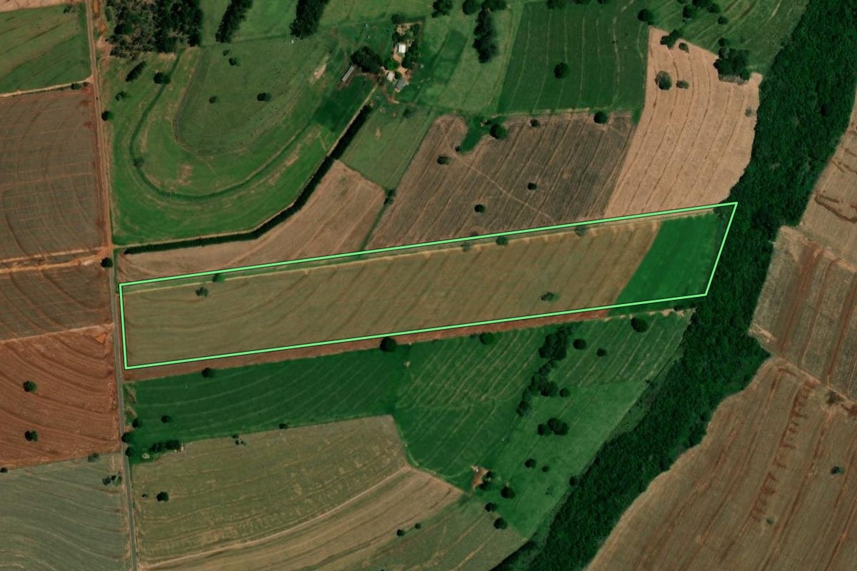 Imagem de satélite do imóvel rural em Iporã (PR), com o contorno declarado no CAR desenhado por cima.