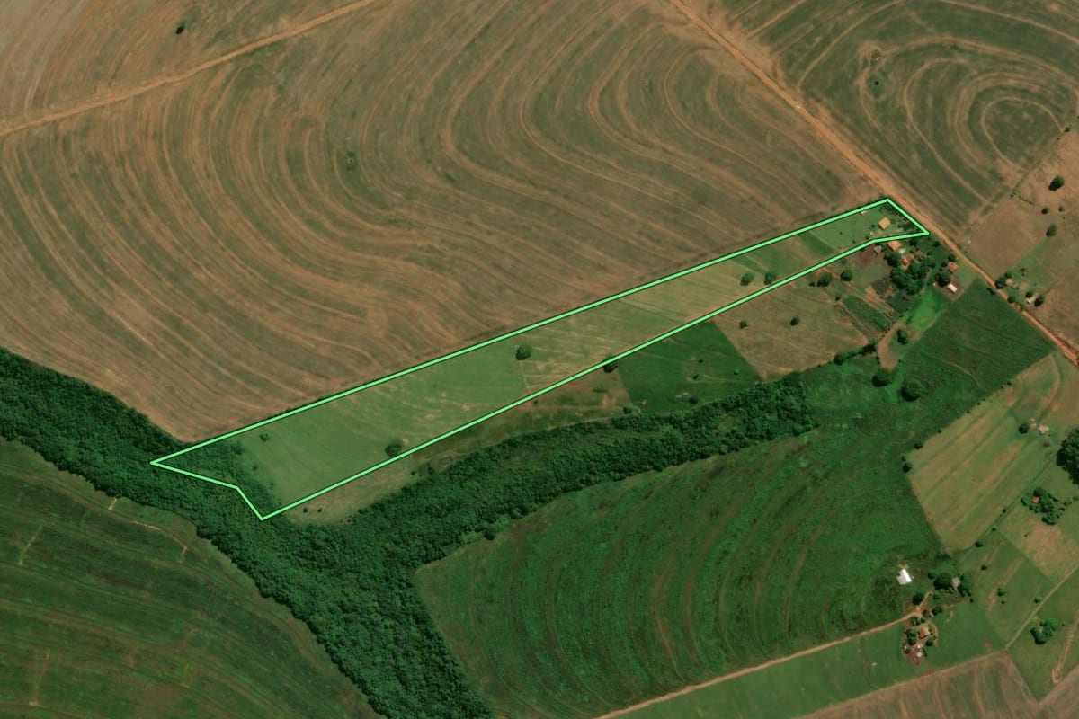 Imagem de satélite do imóvel rural em Iporã (PR), com o contorno declarado no CAR desenhado por cima.