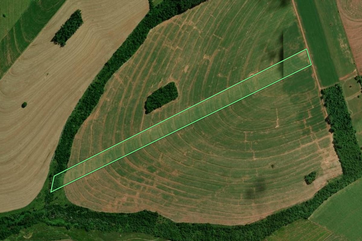 Imagem de satélite do imóvel rural em Iporã (PR), com o contorno declarado no CAR desenhado por cima.