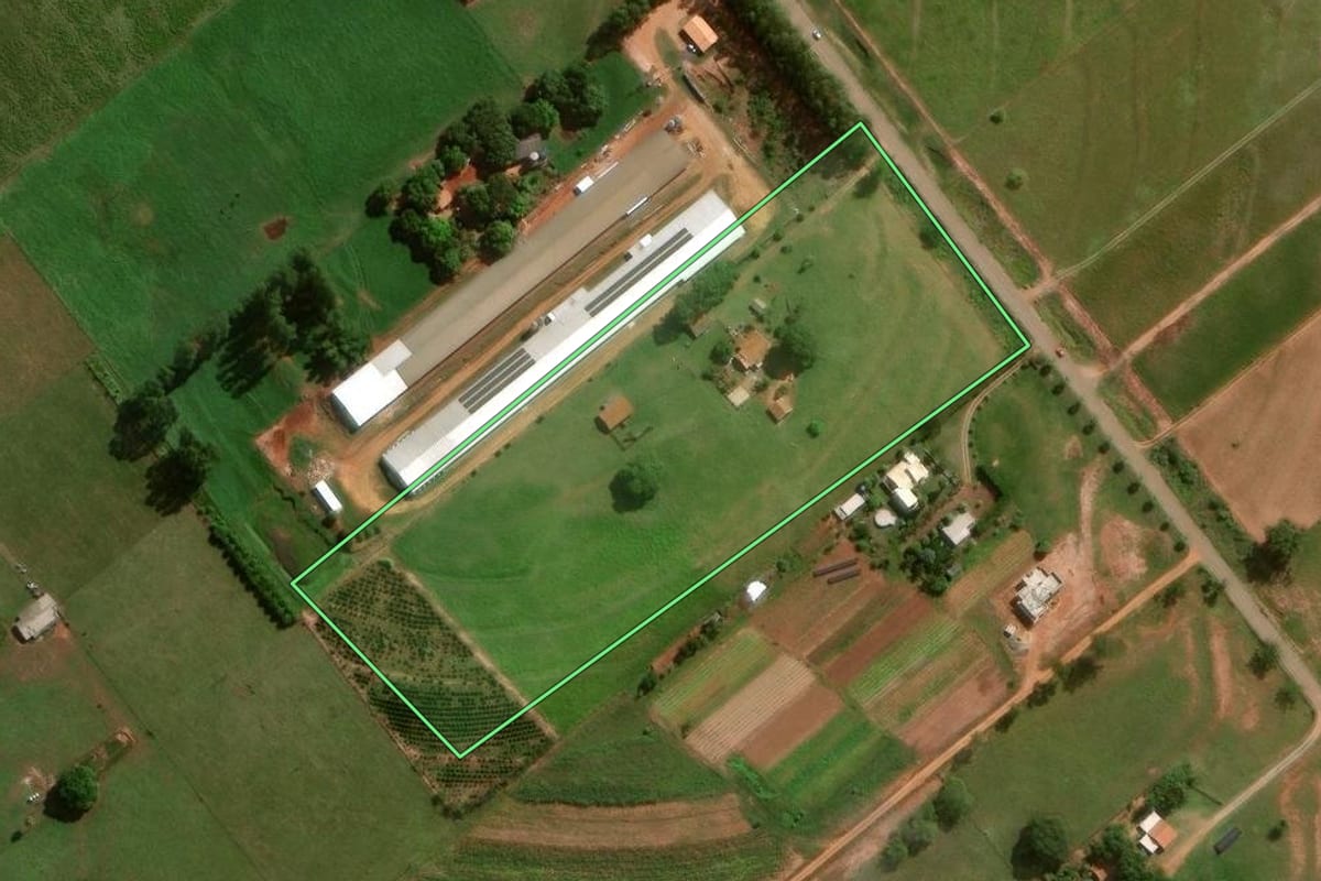 Imagem de satélite do imóvel rural em Iporã (PR), com o contorno declarado no CAR desenhado por cima.