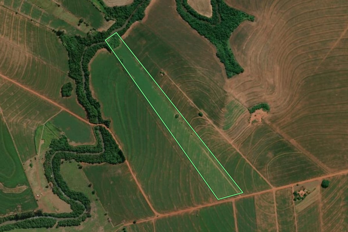 Imagem de satélite do imóvel rural em Iporã (PR), com o contorno declarado no CAR desenhado por cima.
