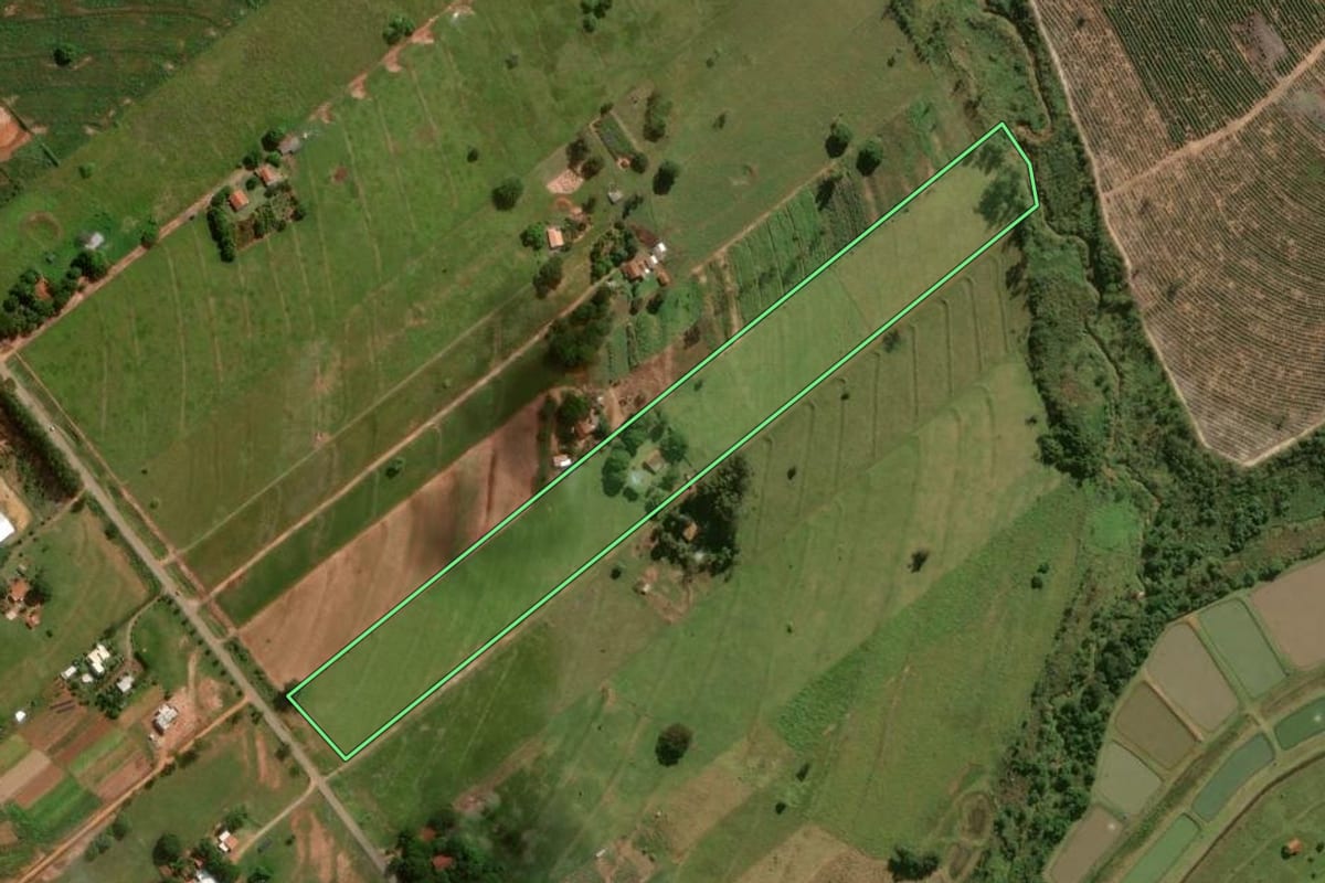 Imagem de satélite do imóvel rural em Iporã (PR), com o contorno declarado no CAR desenhado por cima.