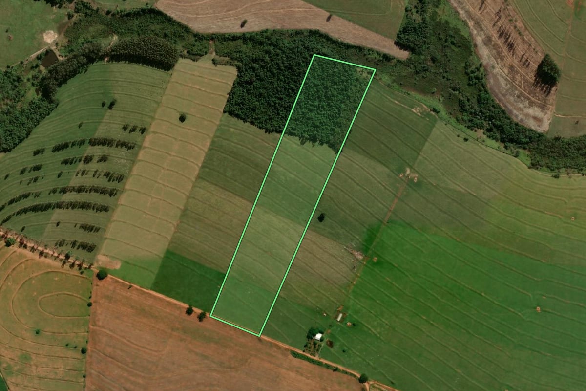 Imagem de satélite do imóvel rural em Iporã (PR), com o contorno declarado no CAR desenhado por cima.
