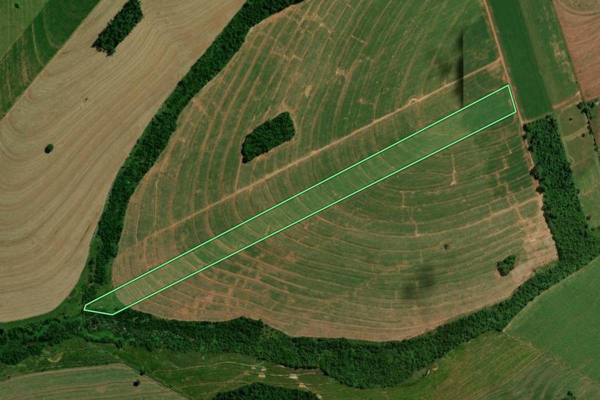 Imagem de satélite do imóvel rural em Iporã (PR), com o contorno declarado no CAR desenhado por cima.