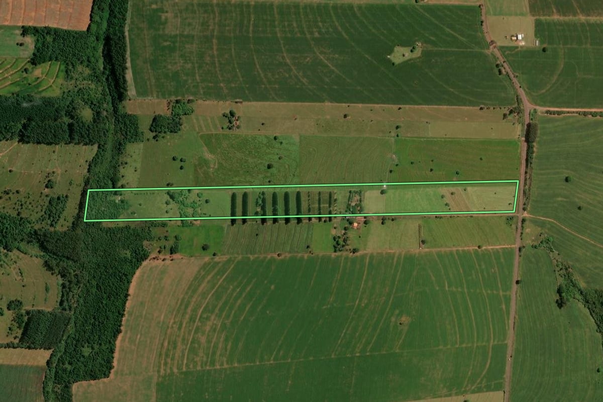 Imagem de satélite do imóvel rural em Iporã (PR), com o contorno declarado no CAR desenhado por cima.