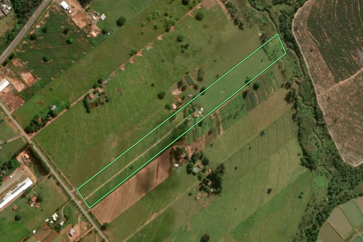 Imagem de satélite do imóvel rural em Iporã (PR), com o contorno declarado no CAR desenhado por cima.
