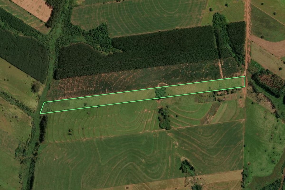 Imagem de satélite do imóvel rural em Iporã (PR), com o contorno declarado no CAR desenhado por cima.