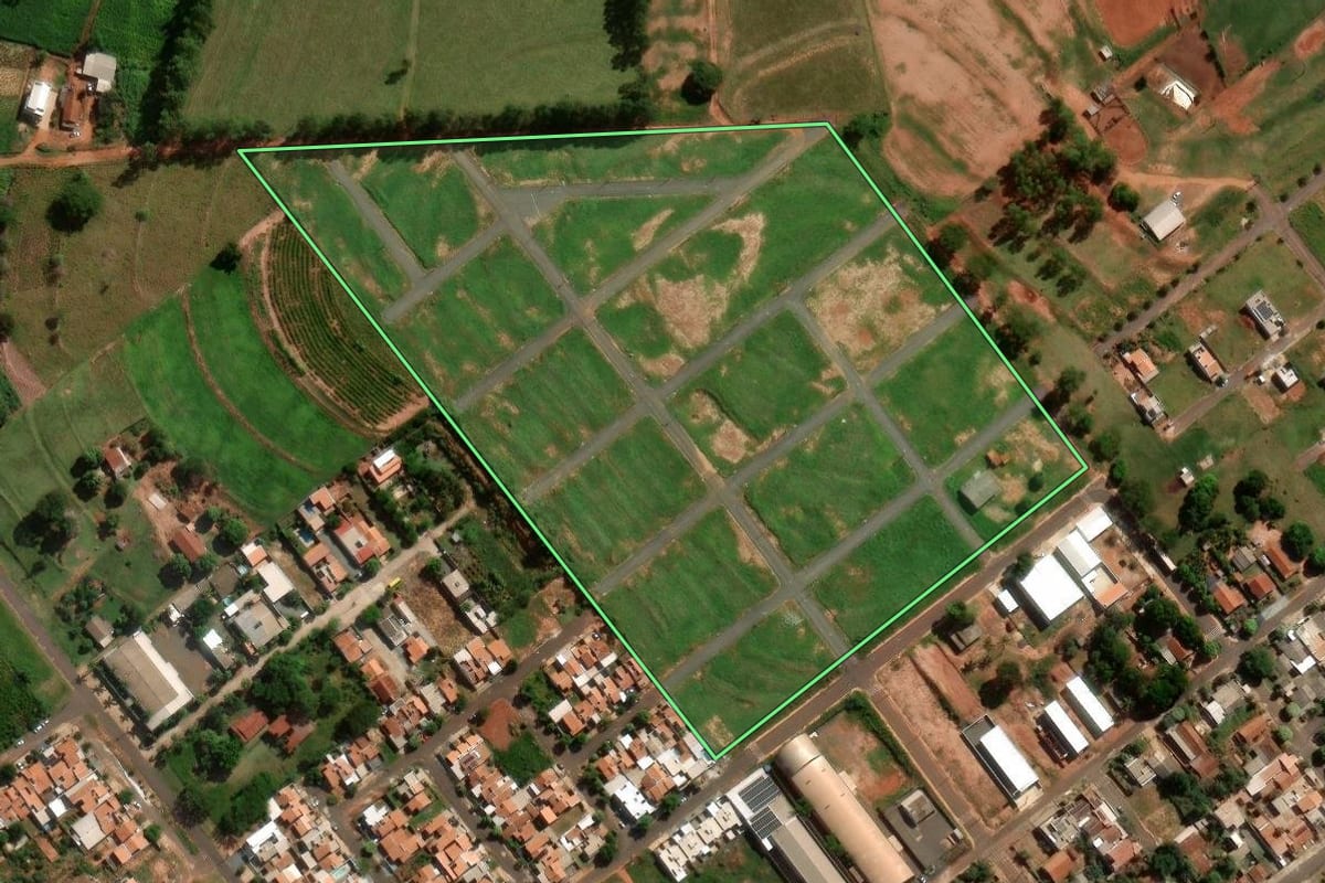 Imagem de satélite do imóvel rural em Iporã (PR), com o contorno declarado no CAR desenhado por cima.