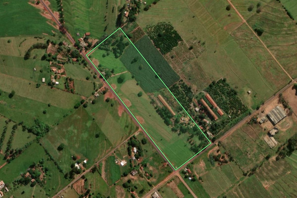 Imagem de satélite do imóvel rural em Iporã (PR), com o contorno declarado no CAR desenhado por cima.