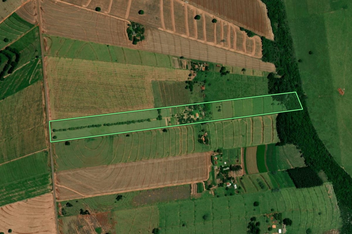 Imagem de satélite do imóvel rural em Iporã (PR), com o contorno declarado no CAR desenhado por cima.